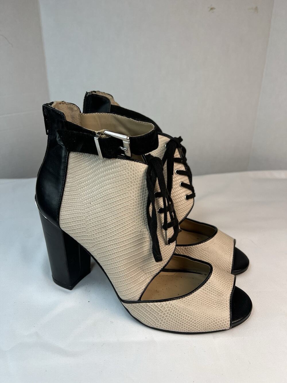 Juicy Couture Lace-Up Peep Toe Ankle Strap Block Heels Ivory & Black Sz 7